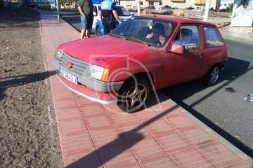 Buscan a una conductora que huyó tras provocar un accidente en Las Huesas (Foto TA)